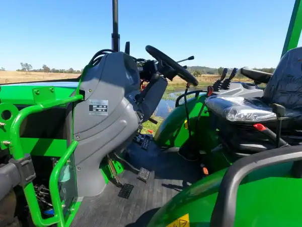 60hp Tractors AK604 - Image 5