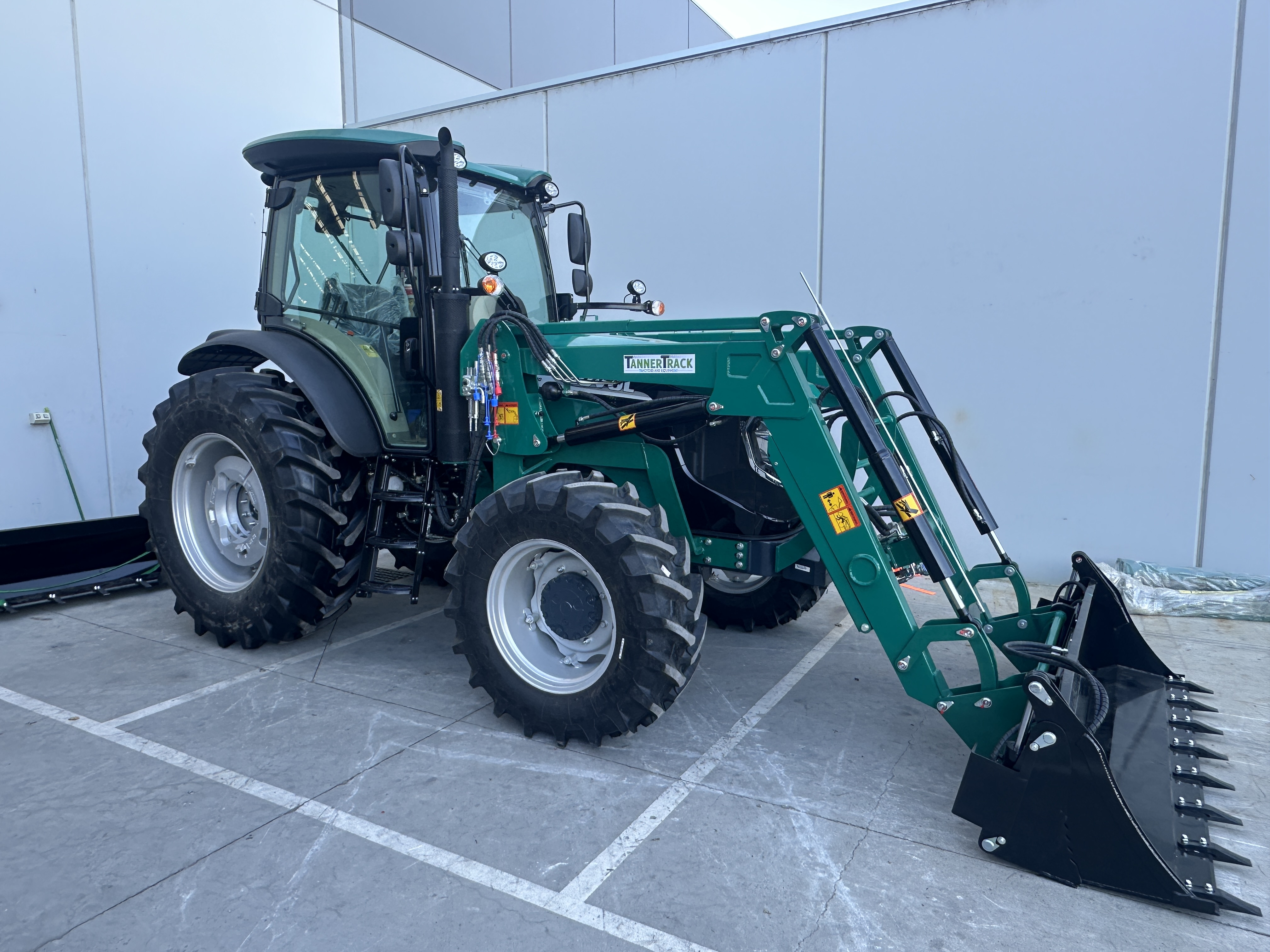 LOVOL P4110 Tractor with Loader