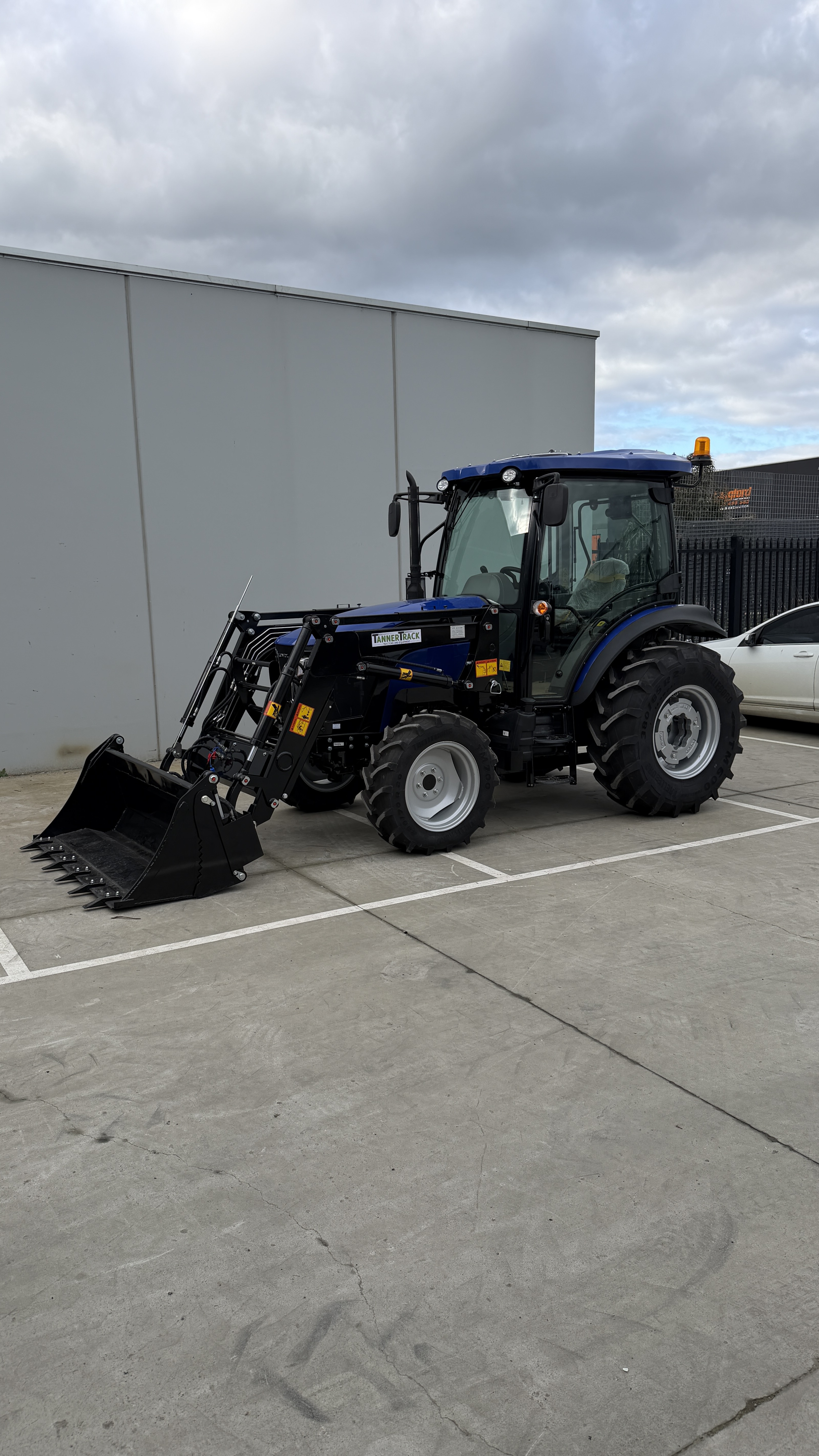 LOVOL M604 TB-2, 60hp Cabin Tractor